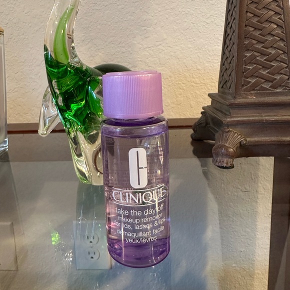 New! 💕4/30💕CLINIQUE Take The Day Off Makeup Remo… - Picture 2 of 8